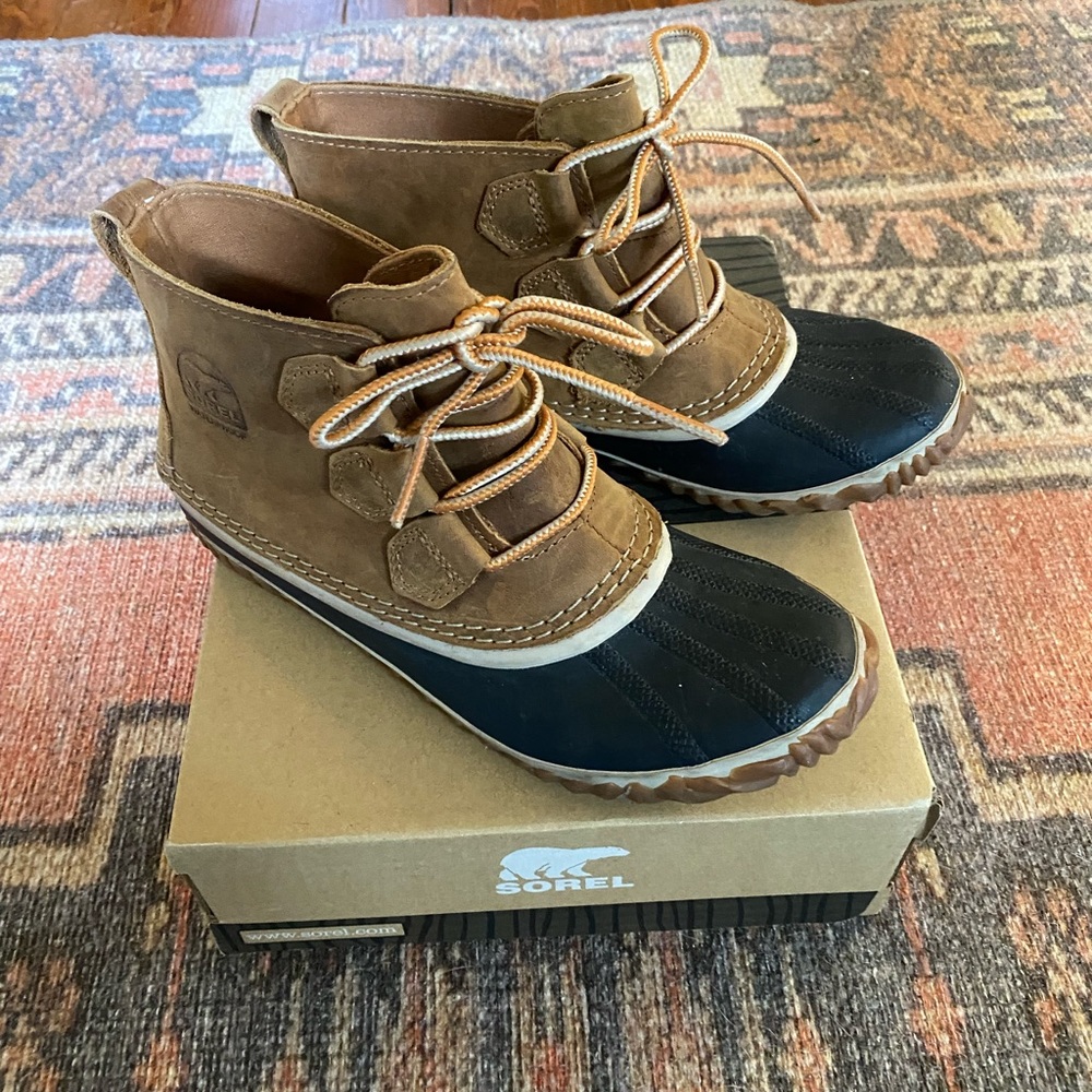 Sorel Out and About Leather Duck Booties